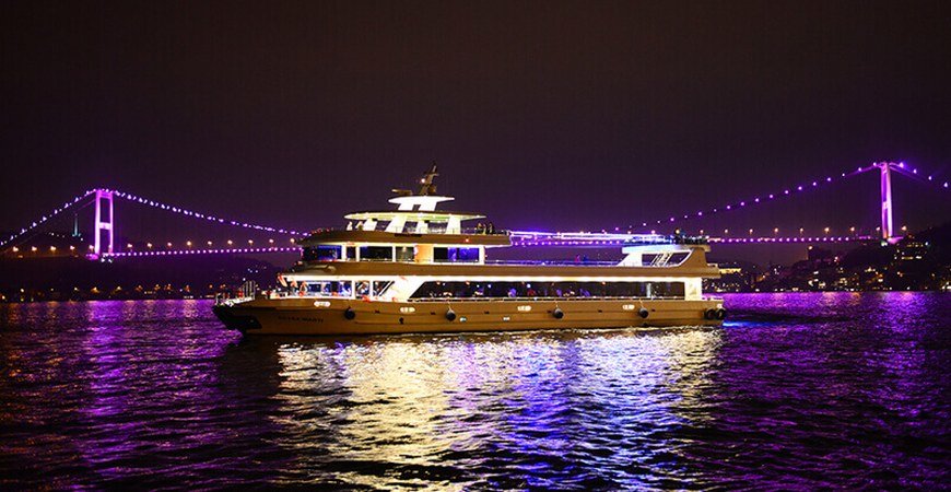 Best Bosphorus Dinner Cruise in Istanbul