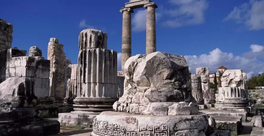 Kusadasi Cruise to Didyma Miletos & Priene Tour